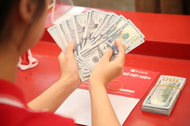 Giá USD hôm nay 17.8.2025: Tăng vọt cùng euro, bảng Anh- Ảnh 1.