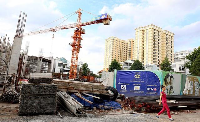 Nhà ở xã hội gỡ mãi vẫn vướng- Ảnh 1. Nhà ở xã hội gỡ mãi vẫn vướng- Ảnh 1.