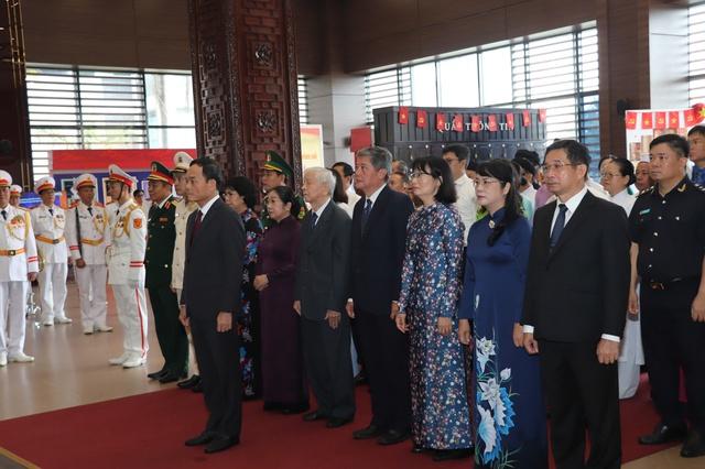 Bí thư Trần Lưu Quang dâng hương tưởng nhớ Chủ tịch Hồ Chí Minh dịp Quốc khánh- Ảnh 1.