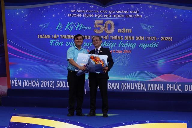 Xúc động trong ngày hội 50 năm Trường THPT Bình Sơn - Ảnh 6.