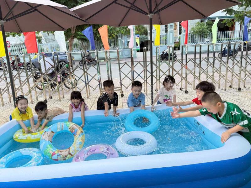 Có phải trẻ đến trường mầm non... toàn chơi? - Ảnh 9.