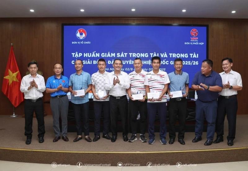 V-League vẫn đủ 14 đội, trọng tài không bị giảm trận tác nghiệp: VPF mừng nhất!- Ảnh 3. V-League vẫn đủ 14 đội, trọng tài không bị giảm trận tác nghiệp: VPF mừng nhất!- Ảnh 3.