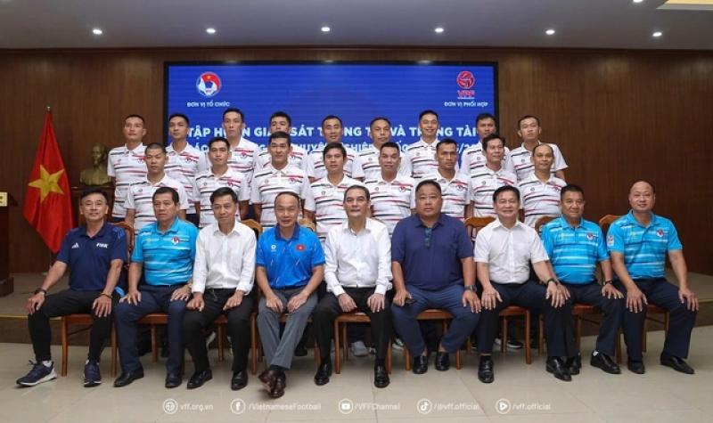 V-League vẫn đủ 14 đội, trọng tài không bị giảm trận tác nghiệp: VPF mừng nhất!- Ảnh 2. V-League vẫn đủ 14 đội, trọng tài không bị giảm trận tác nghiệp: VPF mừng nhất!- Ảnh 2.