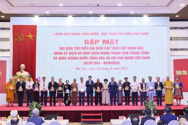 Doanh nhân Đỗ Quang Hiển được vinh danh thành tích xuất sắc đóng góp cho cộng đồng - Ảnh 1.