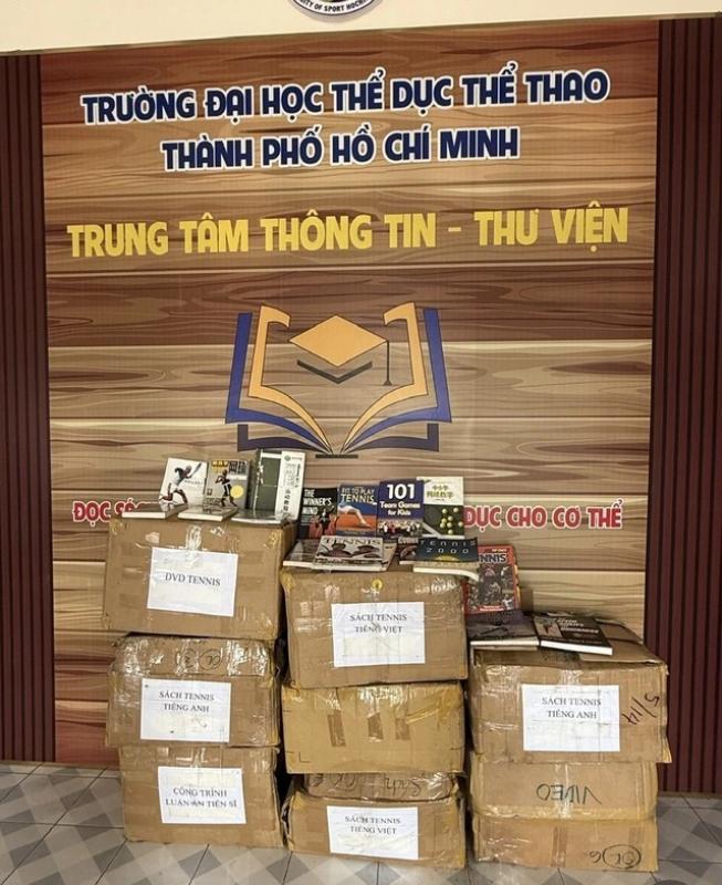 HLV Trần Trọng Anh Tú tặng gần 500 đầu sách, mong giữ lửa cho quần vợt- Ảnh 2. HLV Trần Trọng Anh Tú tặng gần 500 đầu sách, mong giữ lửa cho quần vợt- Ảnh 2.