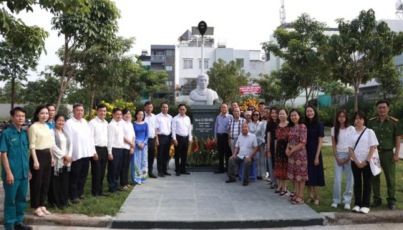 TP.HCM: Khánh thành tượng tri ân giáo sư Lê Hữu Kiều ở phường Bình Trưng- Ảnh 2. TP.HCM: Khánh thành tượng tri ân giáo sư Lê Hữu Kiều ở phường Bình Trưng- Ảnh 2.
