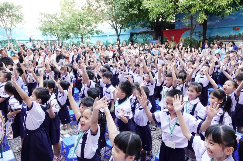 Nụ cười trong trẻo ngày tựu trường của học sinh lớp 1 TP.HCM - Ảnh 5.