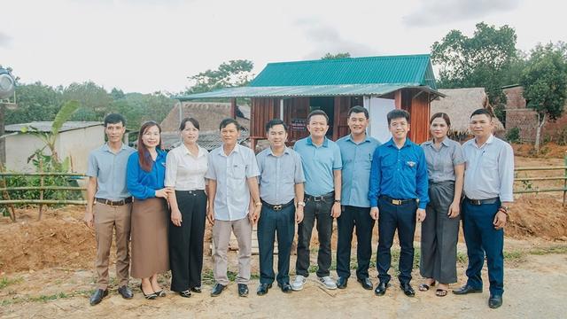 Chung dòng máu Lạc Hồng và hành trình xóa nhà tạm vùng cao Quảng Trị - Ảnh 3.