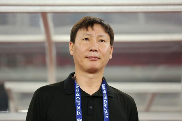 Lịch làm việc 'khủng khiếp' của HLV Kim Sang-sik: Nắm 2 đội tuyển, mục tiêu nào cũng cao như núi- Ảnh 2.