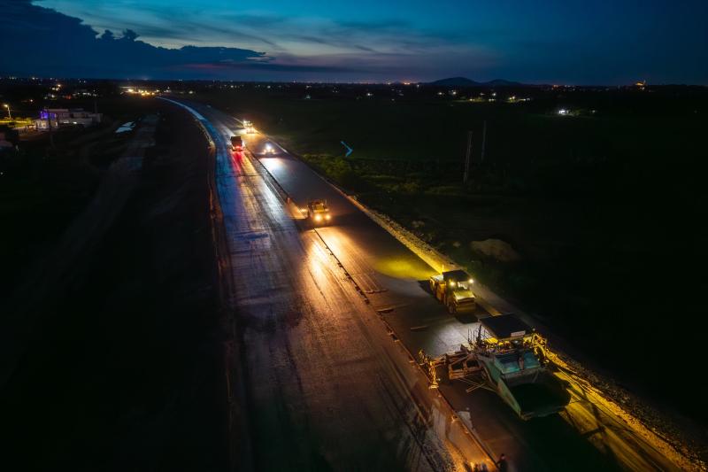 Hình hài cao tốc Quảng Ngãi - Hoài Nhơn, sau hơn 2 năm thi công - Ảnh 8.