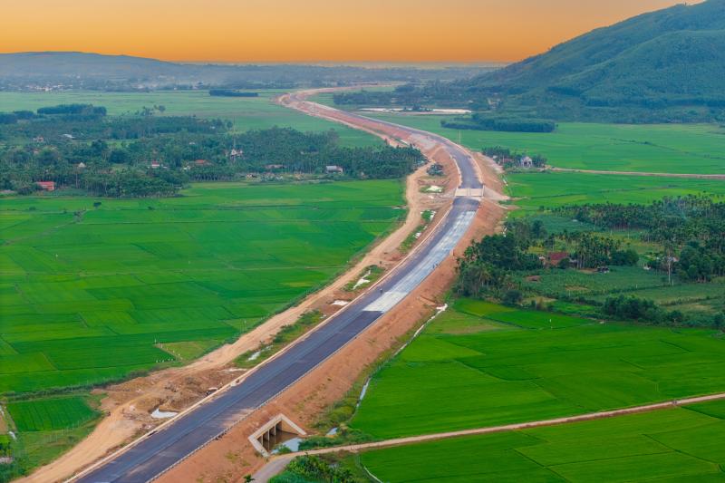 Hình hài cao tốc Quảng Ngãi - Hoài Nhơn, sau hơn 2 năm thi công - Ảnh 5.