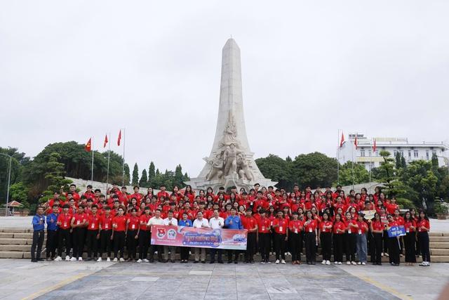 Hành trình 'hạt giống đỏ' khơi dậy khát vọng cống hiến và lòng tự hào dân tộc- Ảnh 2.