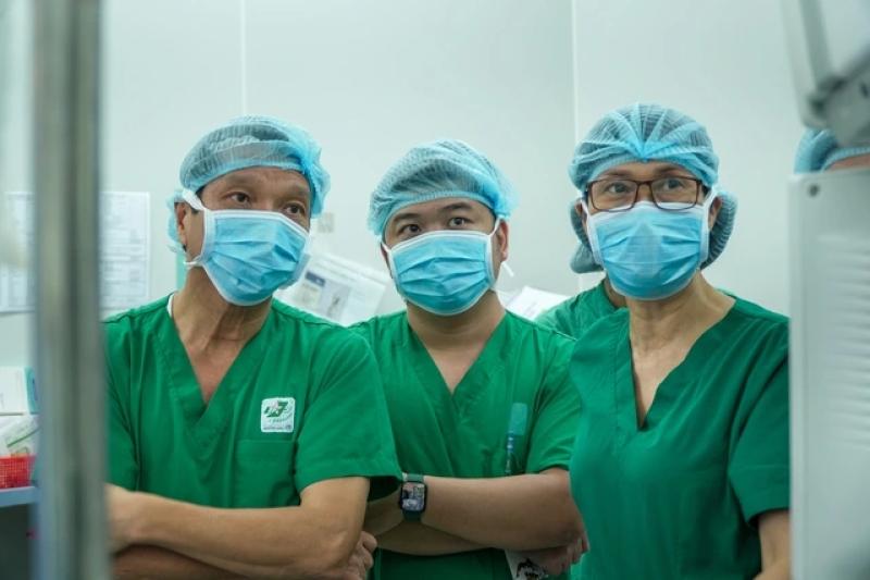Quân nhân hiến gan để ghép gan cứu đồng đội đang nguy cấp - Ảnh 2.