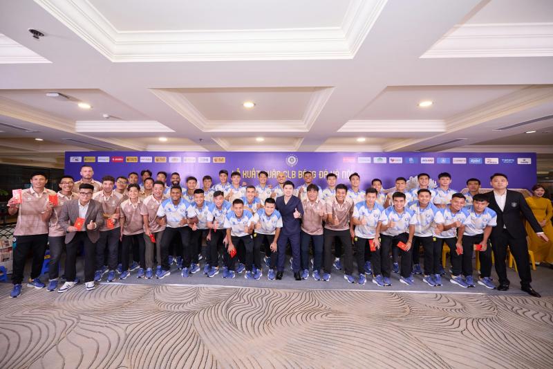 Chủ tịch 9X của CLB Hà Nội tri ân bầu Hiển, tin Hendrio nhập tịch thành công- Ảnh 2. Chủ tịch 9X của CLB Hà Nội tri ân bầu Hiển, tin Hendrio nhập tịch thành công- Ảnh 2.