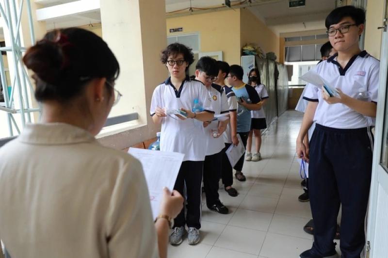 Trường ĐH ngòai công lập lo lắng chờ thí sinh nhập học năm 2025 - Ảnh 2. Trường ĐH ngòai công lập lo lắng chờ thí sinh nhập học năm 2025 - Ảnh 2.