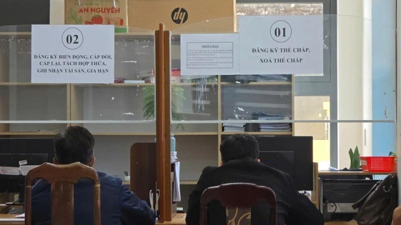 Nhiều xã ở Lâm Đồng chưa có phôi và máy in sổ đỏ cho người dân- Ảnh 1. Nhiều xã ở Lâm Đồng chưa có phôi và máy in sổ đỏ cho người dân- Ảnh 1.