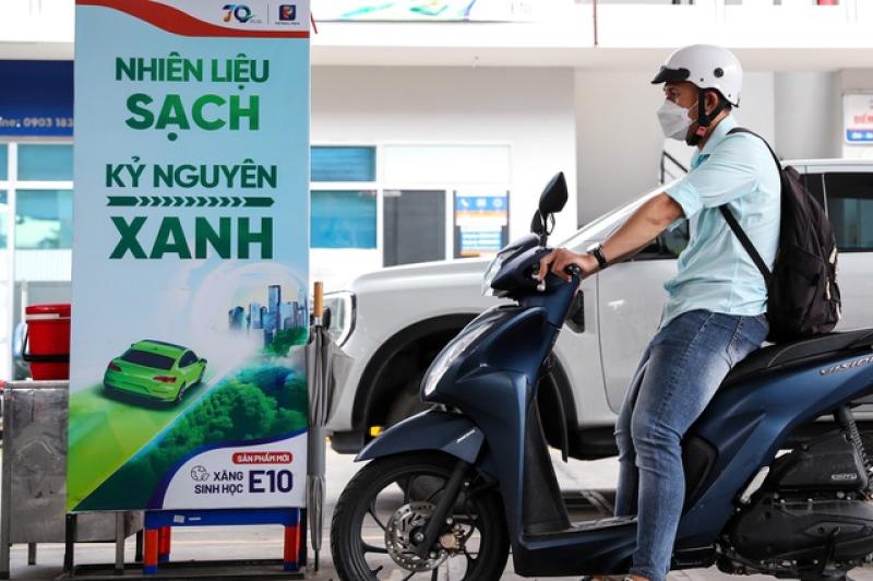 Ngày đầu bán xăng E10: Khách mua còn dè dặt- Ảnh 8.