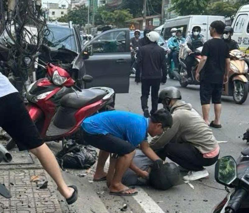 TP.HCM: Tài xế ô tô đột quỵ, tông xe máy và trụ điện rồi tử vong- Ảnh 5.