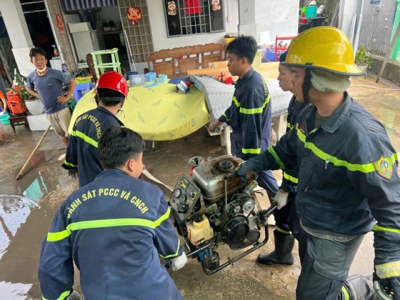 TP.HCM: Nhiều căn nhà tỉnh lộ 43 ngập nặng, 50 hộ dân bị ảnh hưởng - Ảnh 7.