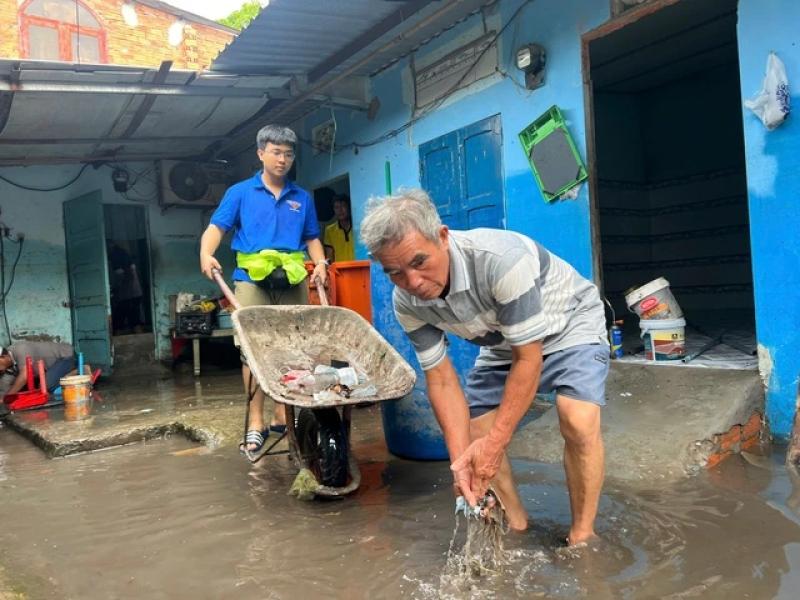 TP.HCM: Nhiều căn nhà tỉnh lộ 43 ngập nặng, 50 hộ dân bị ảnh hưởng - Ảnh 9.