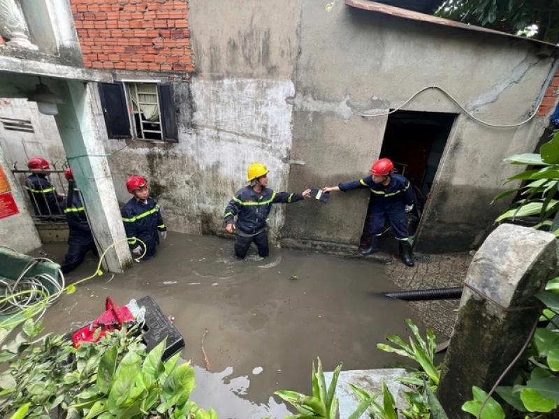 TP.HCM: Nhiều căn nhà tỉnh lộ 43 ngập nặng, 50 hộ dân bị ảnh hưởng - Ảnh 5.