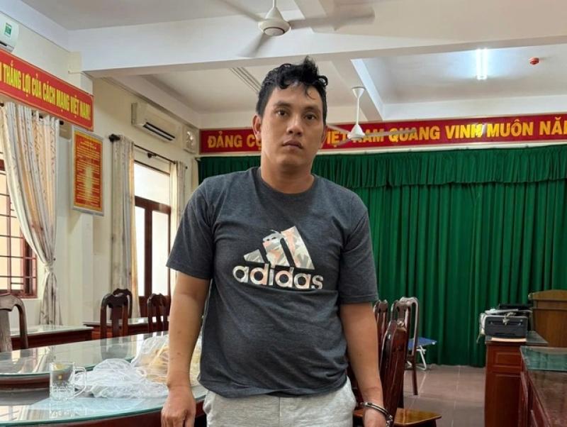 Bắt 2 nghi phạm có 8 tiền án cướp giật dây chuyền- Ảnh 1. Bắt 2 nghi phạm có 8 tiền án cướp giật dây chuyền- Ảnh 1.