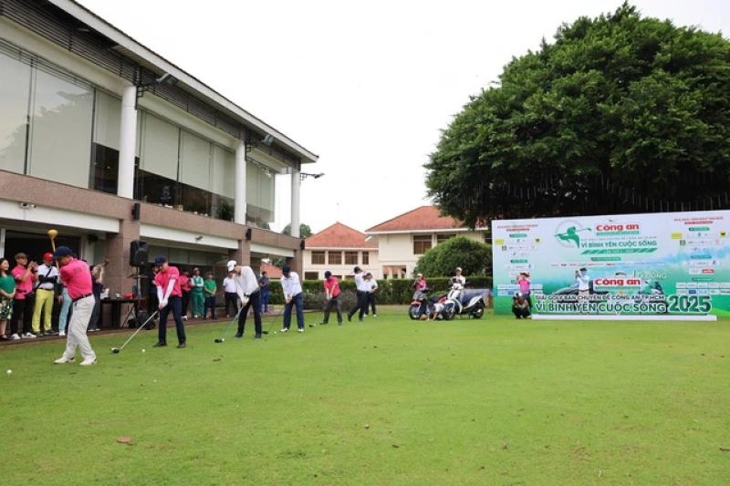 Tranh tài hấp dẫn tại giải golf 'Vì bình yên cuộc sống' năm 2025- Ảnh 3. Tranh tài hấp dẫn tại giải golf 'Vì bình yên cuộc sống' năm 2025- Ảnh 3.