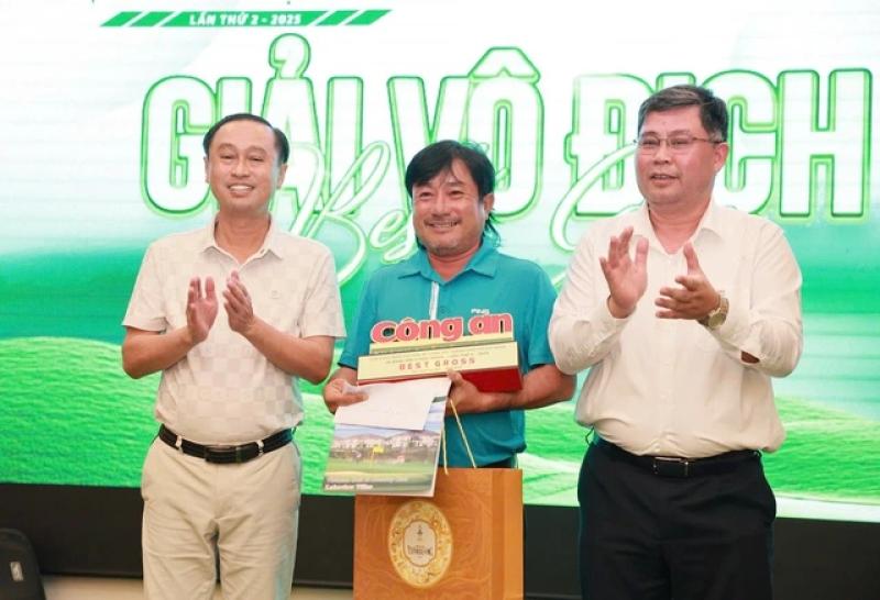 Tranh tài hấp dẫn tại giải golf 'Vì bình yên cuộc sống' năm 2025- Ảnh 5. Tranh tài hấp dẫn tại giải golf 'Vì bình yên cuộc sống' năm 2025- Ảnh 5.