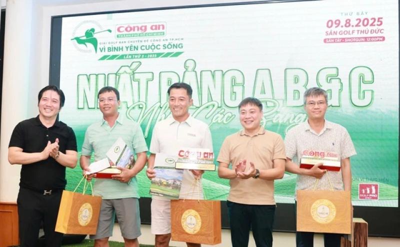 Tranh tài hấp dẫn tại giải golf 'Vì bình yên cuộc sống' năm 2025- Ảnh 6. Tranh tài hấp dẫn tại giải golf 'Vì bình yên cuộc sống' năm 2025- Ảnh 6.