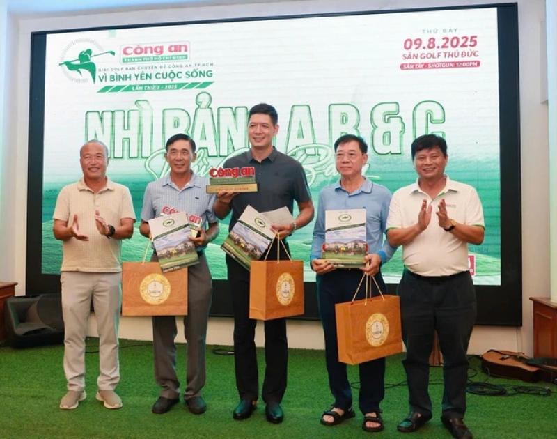 Tranh tài hấp dẫn tại giải golf 'Vì bình yên cuộc sống' năm 2025- Ảnh 4. Tranh tài hấp dẫn tại giải golf 'Vì bình yên cuộc sống' năm 2025- Ảnh 4.