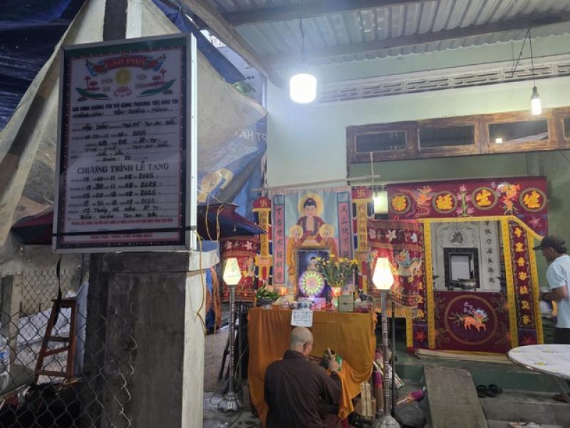 Tai nạn trên cao tốc Quy Nhơn - Chí Thạnh: Xóm nhỏ tiễn đưa người cha 'gà trống nuôi con'- Ảnh 4. Tai nạn trên cao tốc Quy Nhơn - Chí Thạnh: Xóm nhỏ tiễn đưa người cha 'gà trống nuôi con'- Ảnh 4.