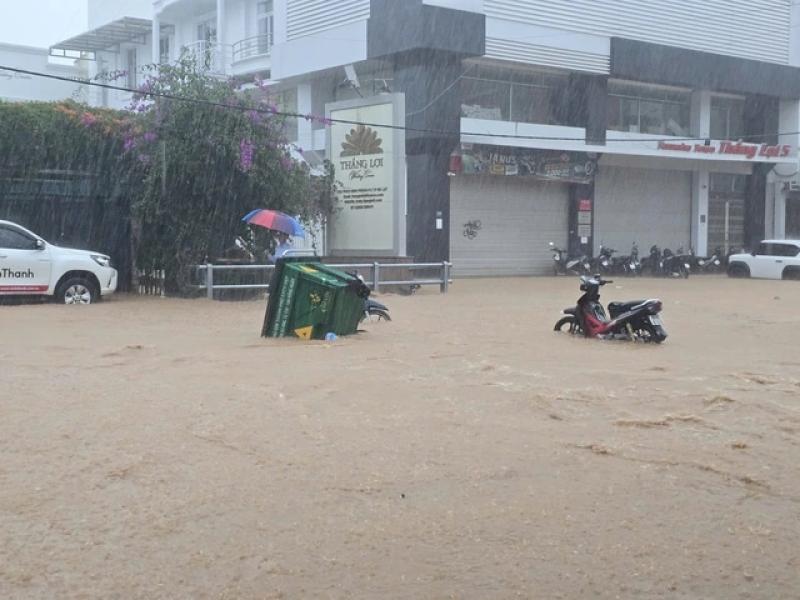 Sạt lở taluy tại P . Xuân Trường - Đà Lạt khiến 1 người chết , 1 người mất tích - Ảnh 4.