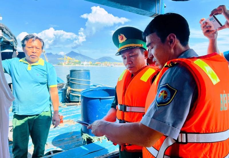 'Xử lý nghiêm hành vi ngắt kết nối, móc nối đưa ngư dân khai thác trái phép'- Ảnh 1. 'Xử lý nghiêm hành vi ngắt kết nối, móc nối đưa ngư dân khai thác trái phép'- Ảnh 1.