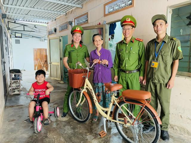 Giữ Tổ quốc bình yên: Câu chuyện tử tế của nữ chỉ huy hết lòng vì dân- Ảnh 2.