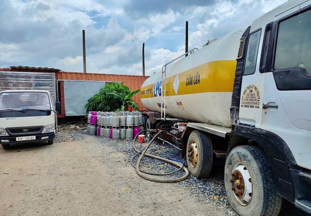 Công an TP.HCM triệt phá đường dây sang chiết, buôn bán gas giả quy mô lớn- Ảnh 3.