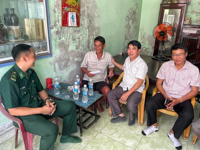 Ngư dân sống sót sau 24 giờ lênh đênh trên biển nhờ tấm mút xốp - Ảnh 4.