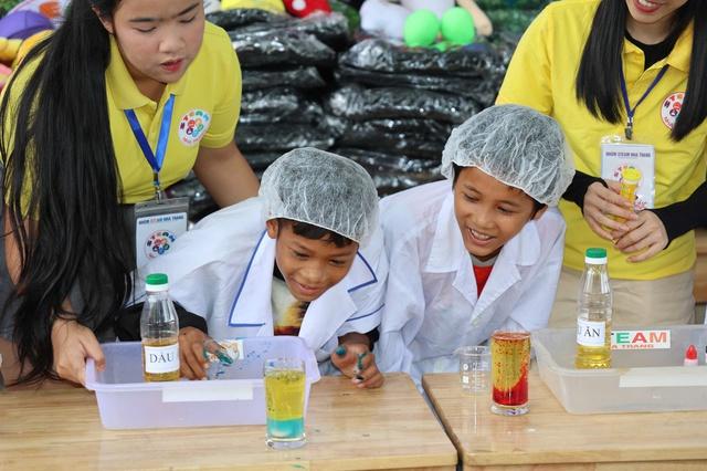 Món quà ý nghĩa đầu năm học mới cho học sinh miền núi ở Khánh Hòa - Ảnh 3.