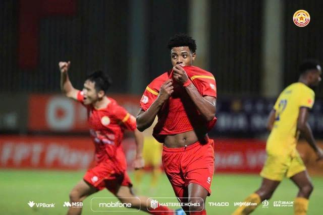 PVF-CAND tạo sốc lớn, ‘song sát’ ngoại binh đánh bại SLNA: Khởi đầu V-League còn gì ngọt ngào hơn! - Ảnh 3.