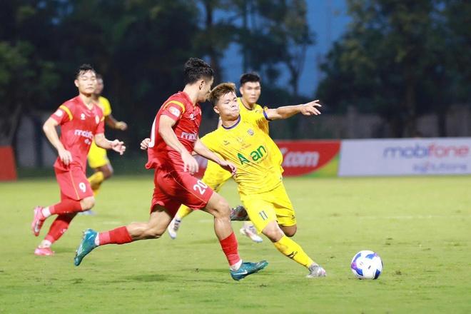 PVF-CAND tạo sốc lớn, ‘song sát’ ngoại binh đánh bại SLNA: Khởi đầu V-League còn gì ngọt ngào hơn! - Ảnh 2.