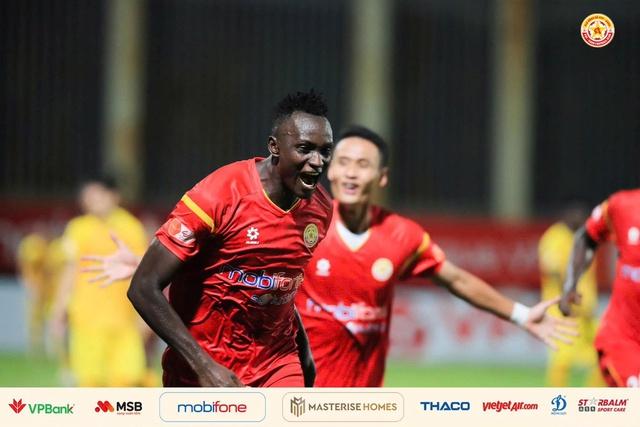 PVF-CAND tạo sốc lớn, ‘song sát’ ngoại binh đánh bại SLNA: Khởi đầu V-League còn gì ngọt ngào hơn! - Ảnh 4.