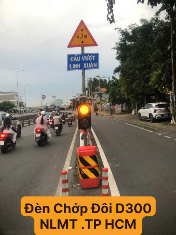 'Kỹ sư tay ngang' chế tạo thiết bị an toàn giao thông năng lượng mặt trời- Ảnh 5.