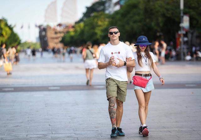 Từ tro tàn chiến tranh đến hub du lịch thế giới- Ảnh 1.