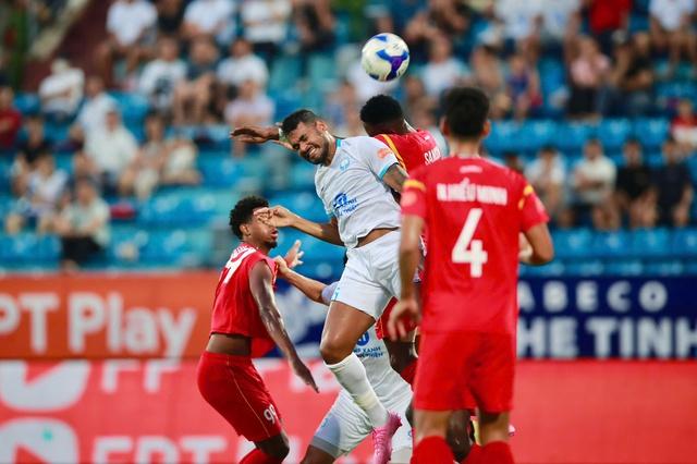 Bị ‘sao’ U.23 Việt Nam chọc thủng lưới, Nam Định vẫn ngược dòng ngoạn mục đánh bại PVF-CAND- Ảnh 1.