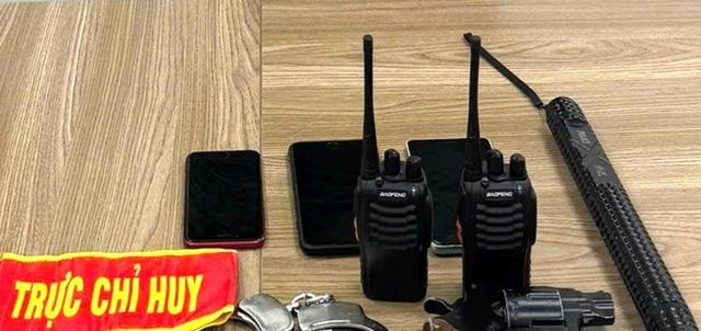 Bắt nhóm giả danh cảnh sát cướp tài sản- Ảnh 2.