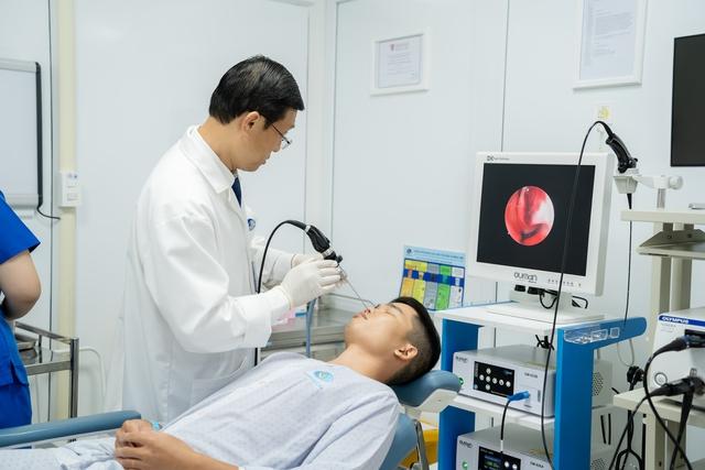 Đau đầu triền miên cả tháng, người trẻ phát hiện ổ nấm ‘ẩn mình’ trong xoang bướm - Ảnh 1.