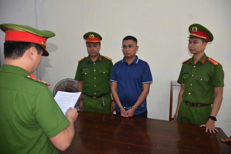Bắt nhân viên ngân hàng lừa đảo hơn 15 tỉ đồng bằng chiêu 'đáo hạn ngân hàng'- Ảnh 1.