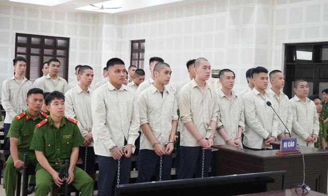 Đà Nẵng: 26 bị cáo lĩnh án sau vụ hỗn chiến bằng bom xăng, đao kiếm- Ảnh 1.