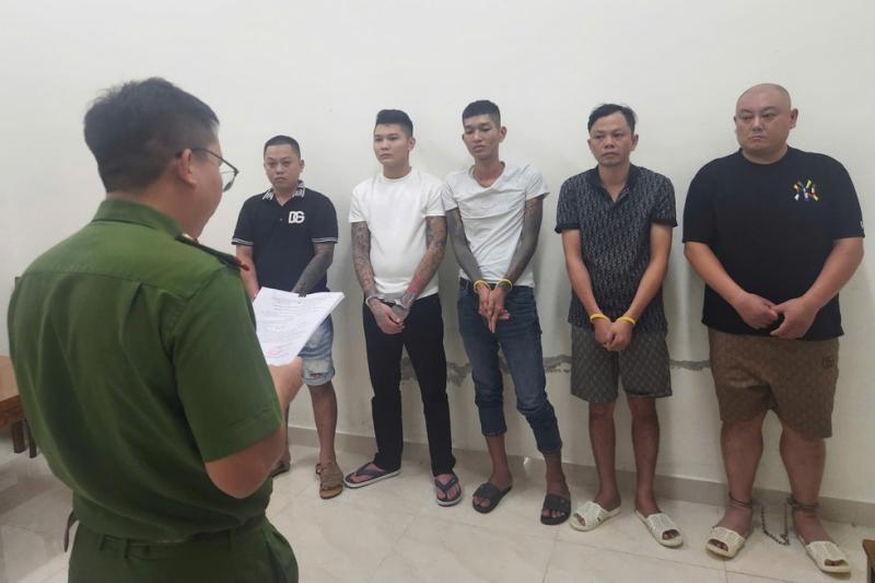 Hai người Trung Quốc bị khống chế sau thua bạc, công an Đà Nẵng giải cứu- Ảnh 1.