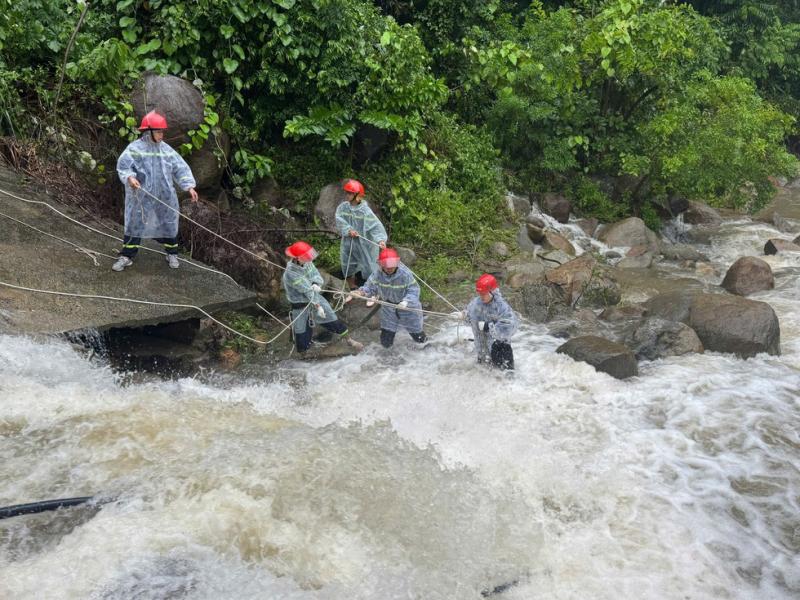 Bão số 10: Phát hiện thi thể chủ rừng dưới suối chảy xiết  - Ảnh 1.