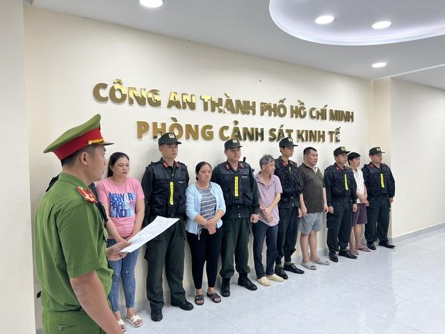 Công an TP.HCM triệt phá đường dây buôn lậu quy mô lớn, bắt giữ 5 đối tượng- Ảnh 1.